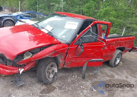 2000 Chevrolet S-10 Ls z USA, uszkodzony, nr VIN 1GCCS14W2YK227573